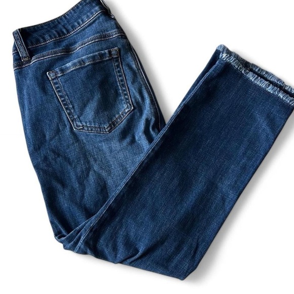 Cabi Women’s Cropped High Straight Leg Distressed Denim Jeans - Size 4 - Picture 4 of 7